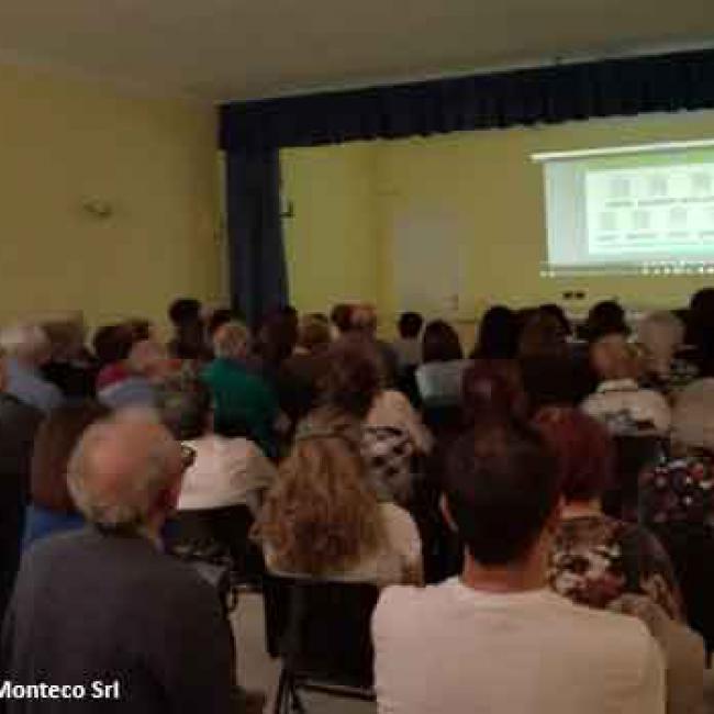 persone ad una conferenza